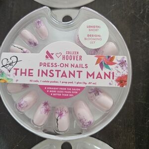 Olive And June Press-on Nails, Blooming Lily, Short